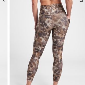 NWOT Athleta Salutation Stash Pocket 7/8